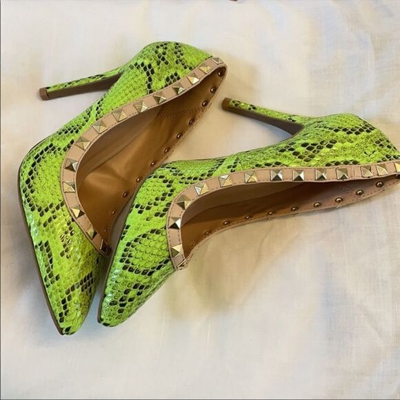 WILD DIVA GREEN CROC PUMPS.  NEW. - Picture 3 of 8
